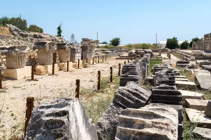 Letoon Antik Kenti: Mitoloji ve Tarihin Kutsal Alanı