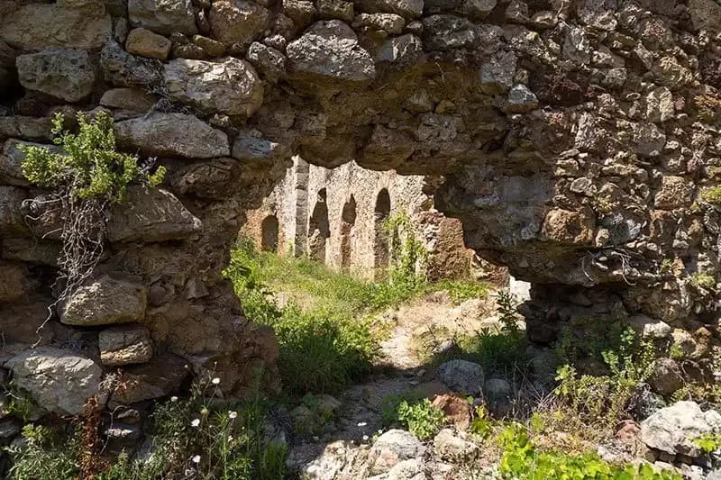 Syedra Antik Kenti: Alanya Mahmutlar'da Tarihi Kalıntılar