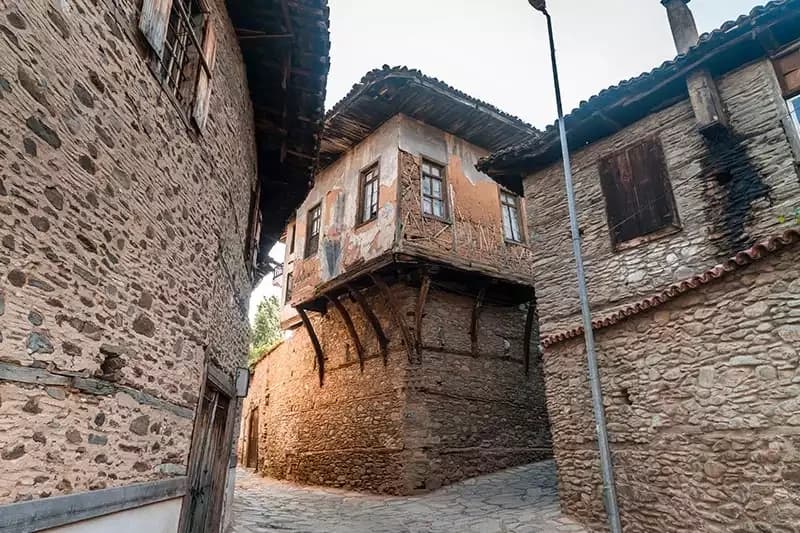 Birgi'nin Tarih Kokan Sokakları: Ödemiş'te Zaman Yolculuğu