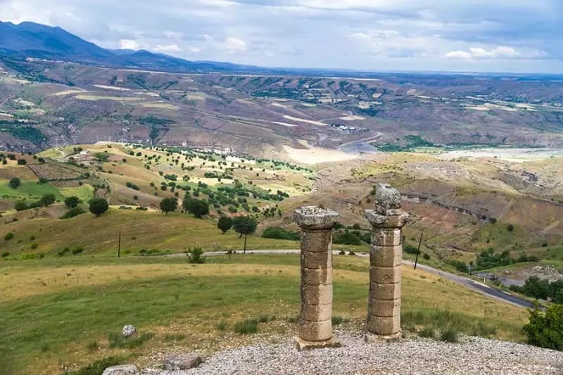 Karakuş Tümülüsü: Nemrut'u Zirveden Gören Yer