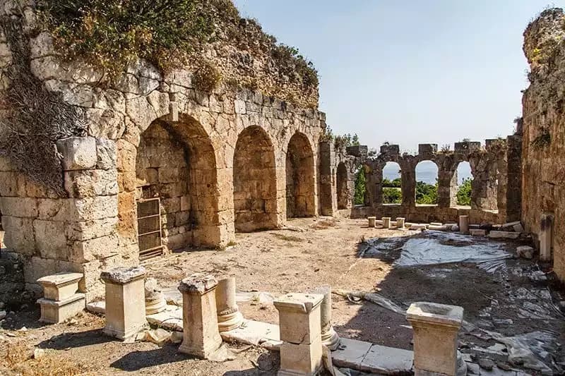 Tlos Antik Kenti: Antik Hamamlardan Kaya Mezarlarına Tarihi Yolculuk