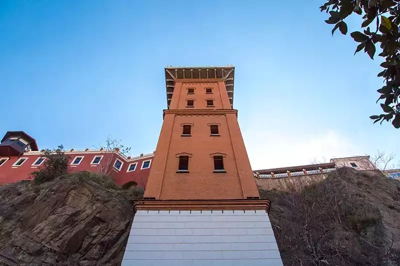 Izmir konak tarihi asansor binasi