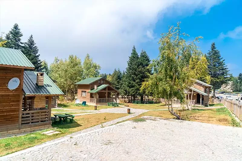 Uludag sarialan ahsap orman evleri