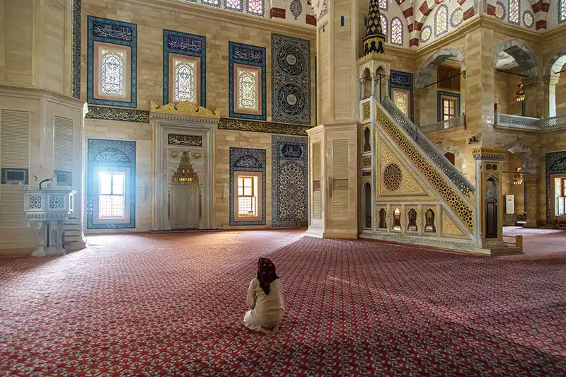 Adana sabanci camii ic mimari