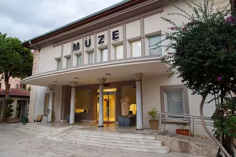 Antalya alanya arkeoloji muzesi binasi