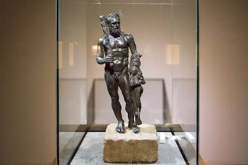 Antalya alanya arkeoloji muzesi herakles heykeli