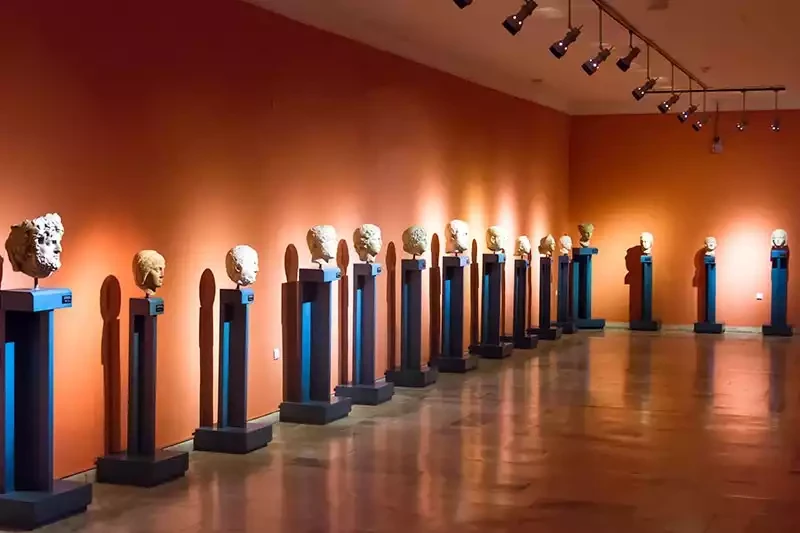 Antalya arkeoloji muzesi imparatorlar salonu heykelleri