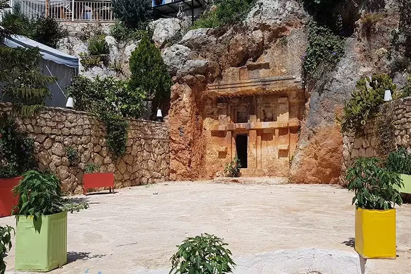 Antiphellos antik kenti kaya mezarlari