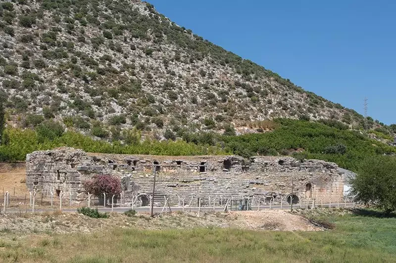 Finike limyra antik kenti tiyatrosu