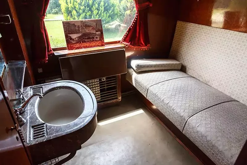 Izmir camlik lokomotif muzesi ataturk vagonu odalari