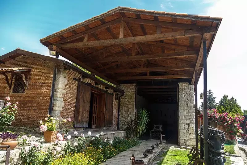 Izmir camlik lokomotif muzesi tamir atolyesi
