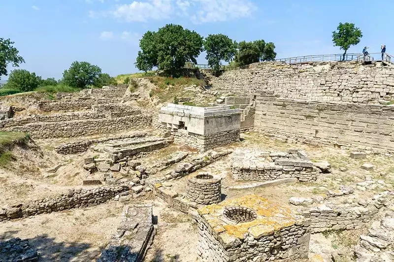 Troia antik kenti tarihi yapilar