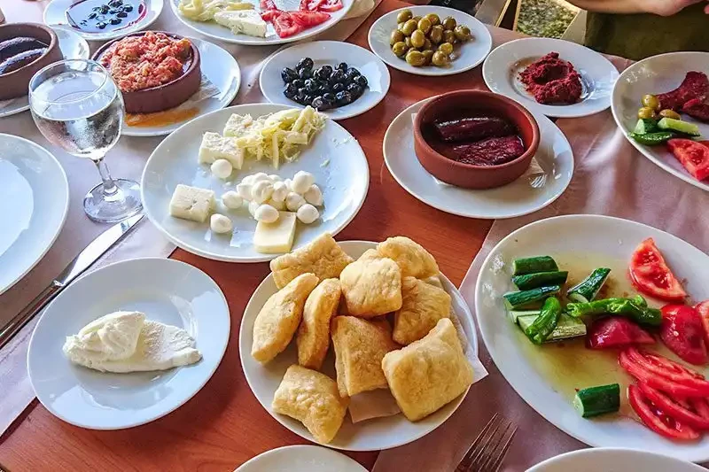 Sapanca golu acik bufe serpme kahvalti