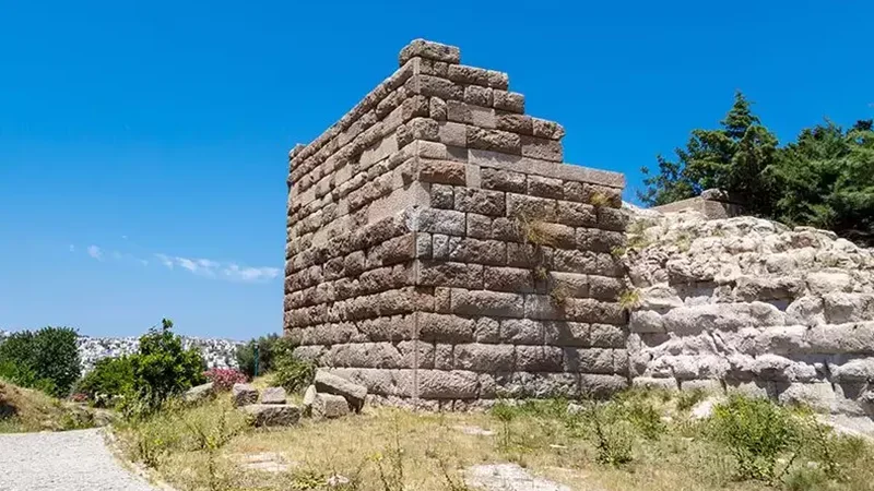 Myndos Kapısı (Myndos Gate) Ziyaret Rehberi: Nerede ve Nasıl Gidilir?