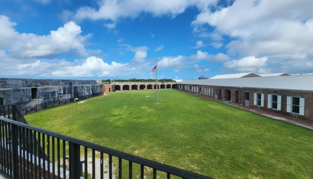 Fort Zachary Taylor State Park: Beach, History & Snorkeling Guide 2025
