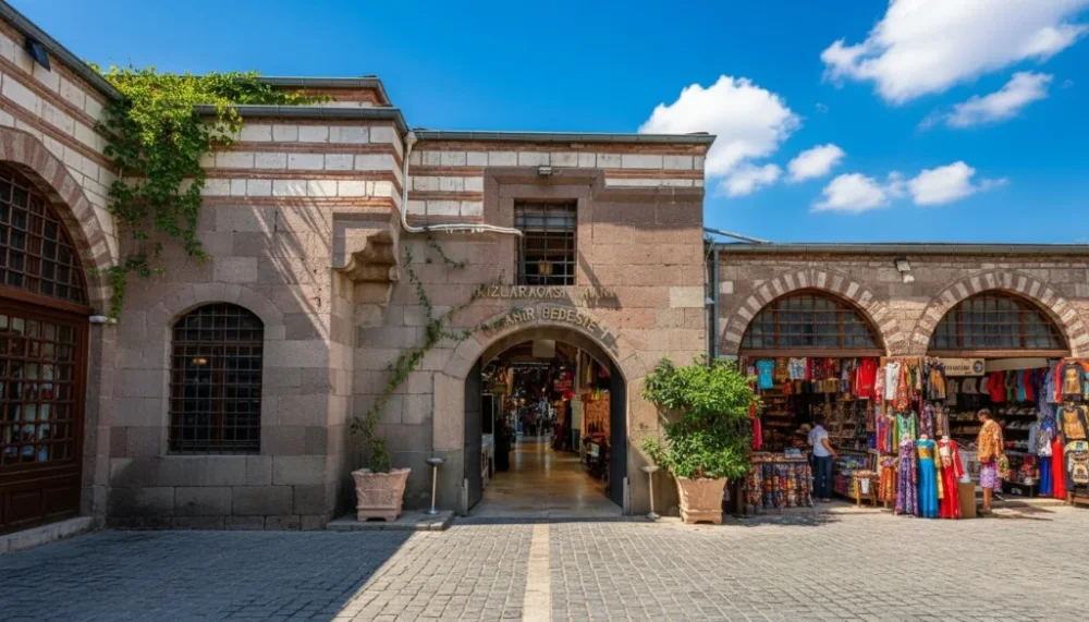 Kızlarağası Hanı Gezi Rehberi: Kumda Kahve, Alışveriş ve Tarihi Atmosfer