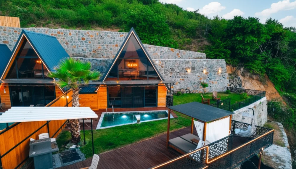 Sapanca Bungalov Evleri ve Otelleri: Havuzlu & Şömineli En İyi 5 Öneri