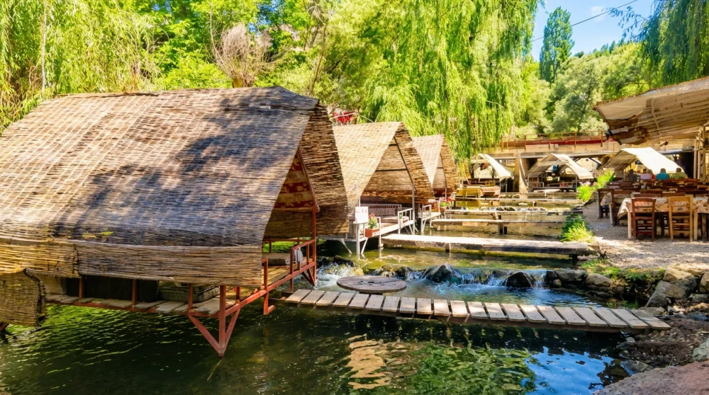 Belisirma koyu kahvalti restoran