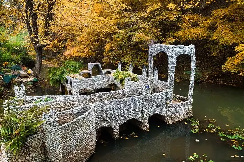 Calhoun rock garden near georgia