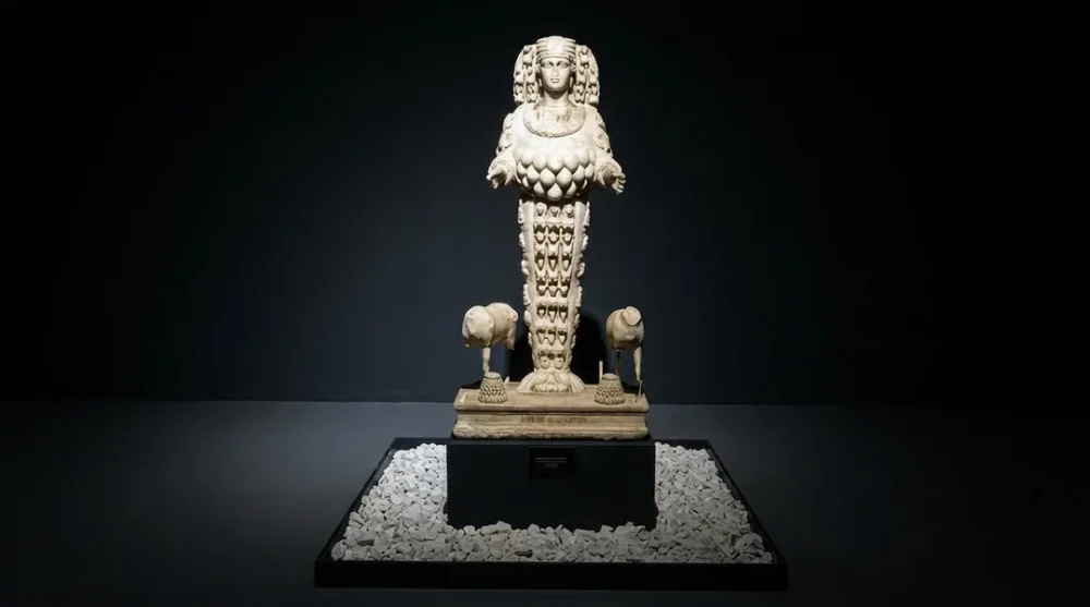 Artemis tapinagi ana tanrica heykeli