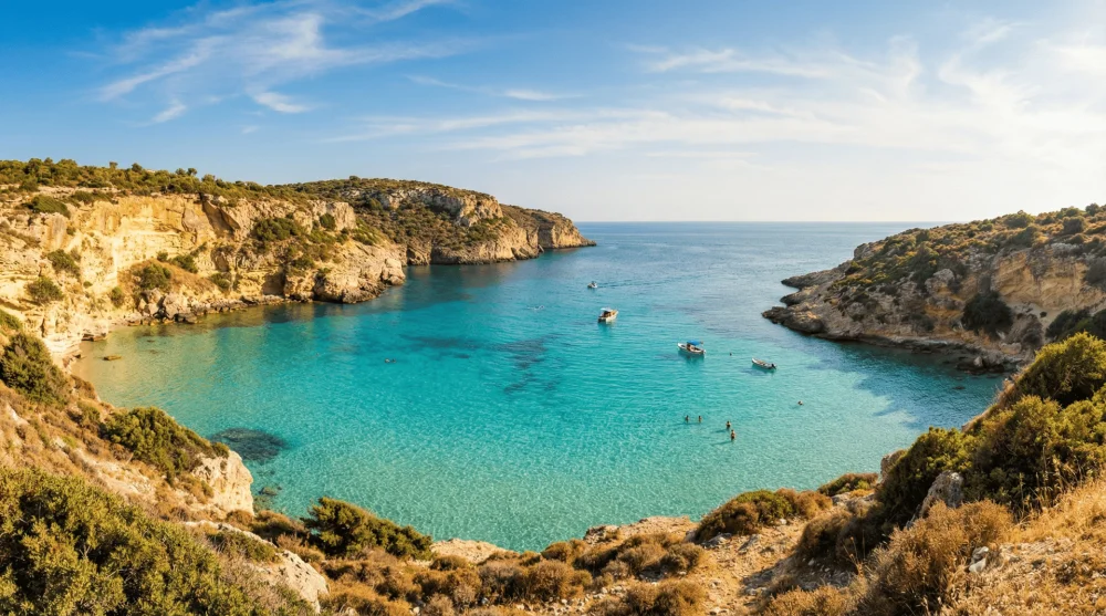 Çeşme Kleopatra Koyu (Güvercinlik): Giriş Ücreti ve Yol Tarifi
