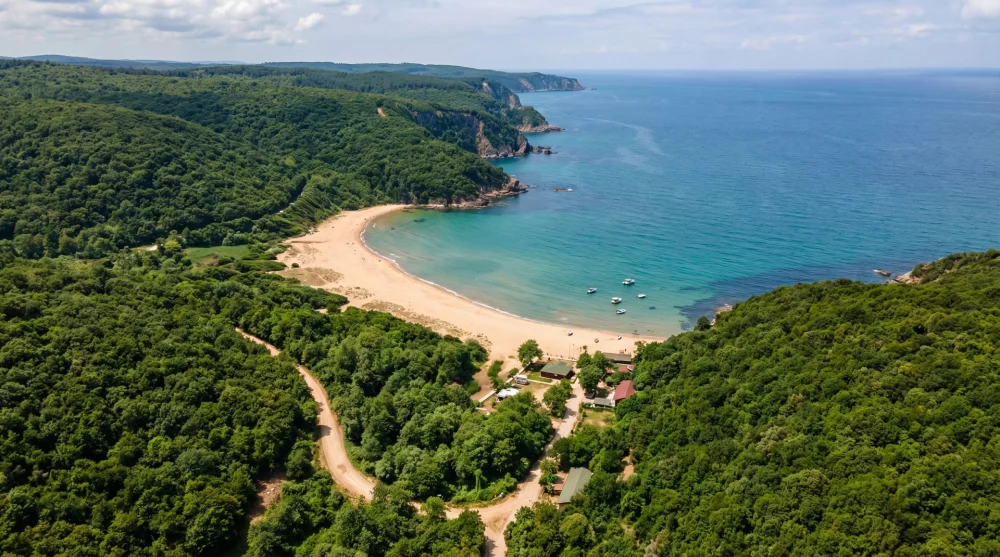 &Ccedil;ilingoz Tabiat Parkı'nın deniz, kumsal ve ormanın birleştiği havadan panoramik g&ouml;r&uuml;n&uuml;m&uuml;