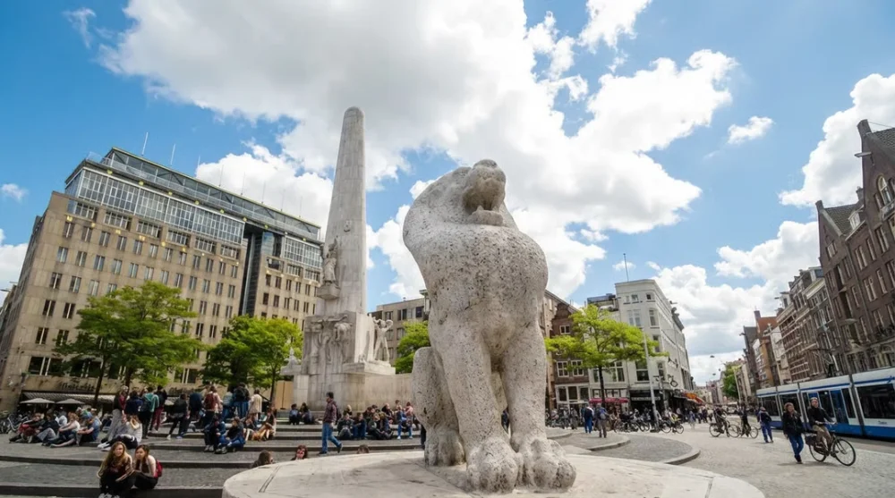 Dam Square Amsterdam: Things to Do, History & Visit Tips