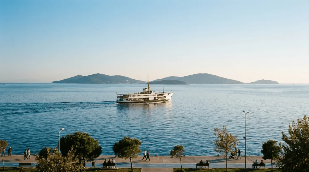 Kartal sahilinden Prens Adaları manzarası ve vapur seferi