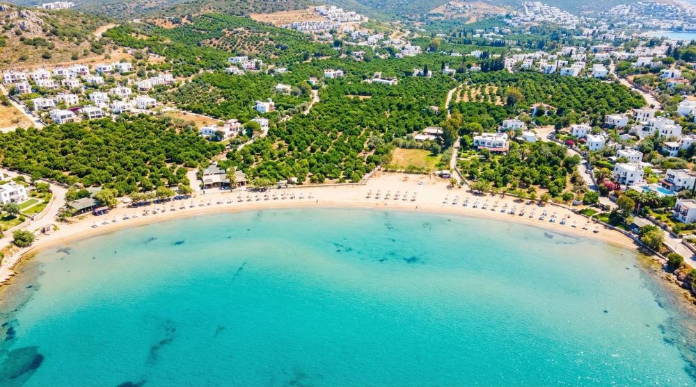 Bitez Plajı Denizi, Giriş Ücretleri ve Şezlong Fiyatları