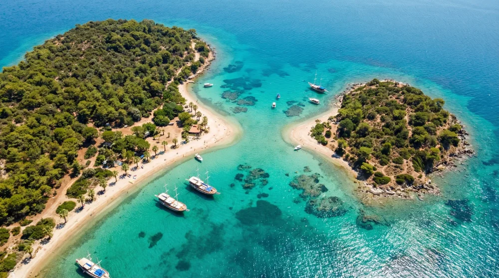 Ege'nin Maldivleri olarak bilinen Garip Adası ve Kalem Adası havadan görünümü