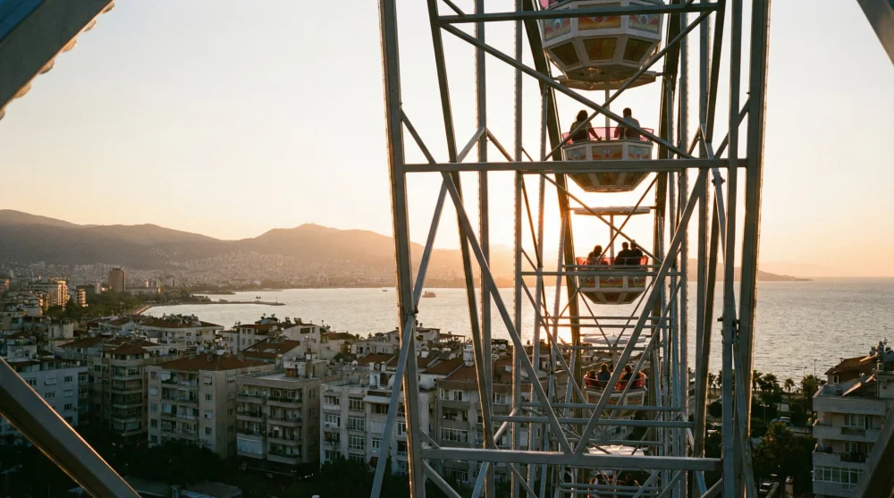 İzmir Fuar Lunaparkı: Kapanıyor mu? Güncel Fiyatlar ve Oyuncaklar [year]