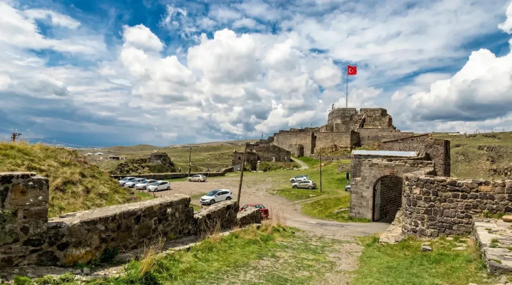 Kars Kalesi: Tarihi, Giriş Ücreti ve Ulaşım Detayları