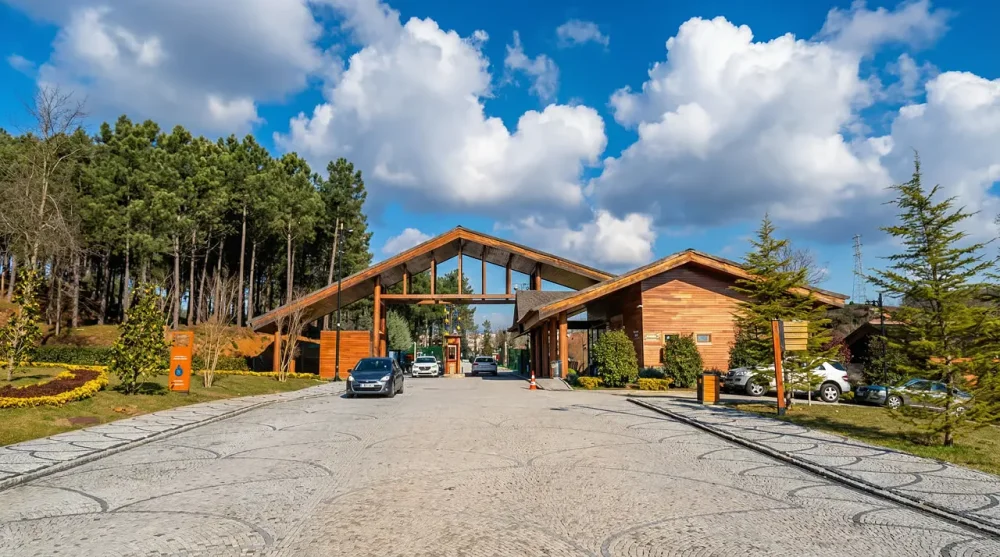 Kemerburgaz Kent Ormanı ara&ccedil; giriş gişelerinde İstanbulkart ile &ouml;deme yapan s&uuml;r&uuml;c&uuml;