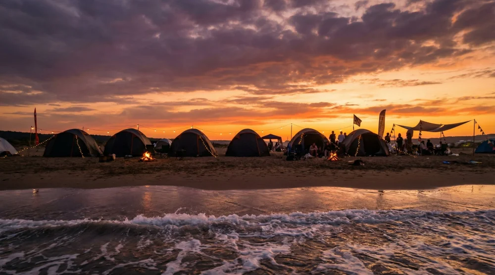 Sarıyer Kilyos sahilinde gün batımı ve kumsaldaki kamp çadırları