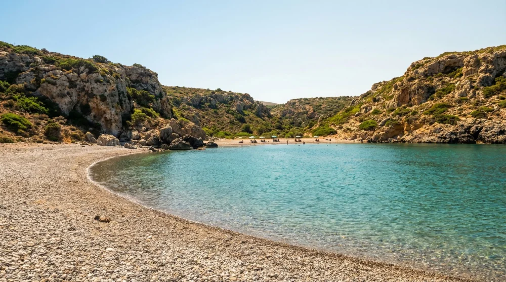 Burgazada Madam Martha Koyu turkuaz deniz ve doğal plaj alanı