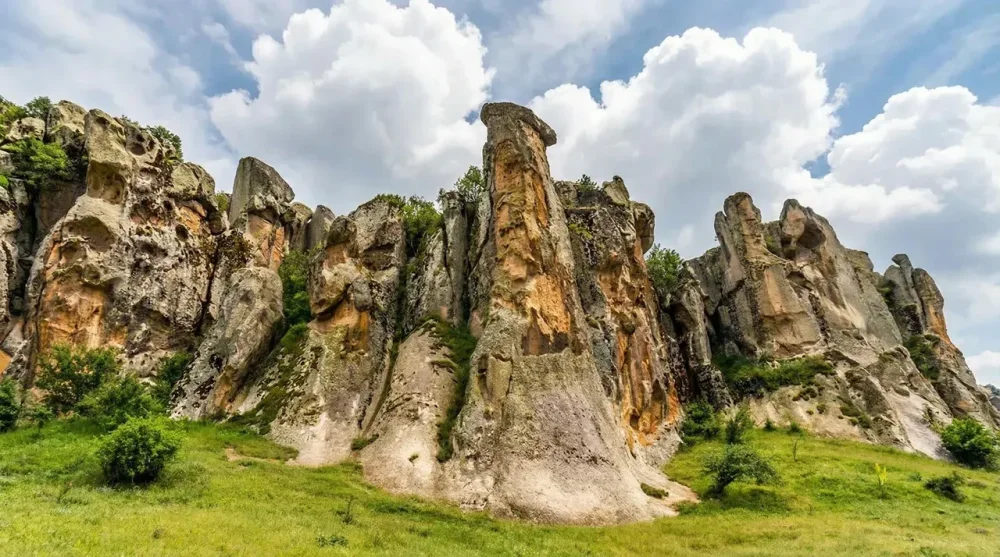 Midas aniti yazilikaya yapilari