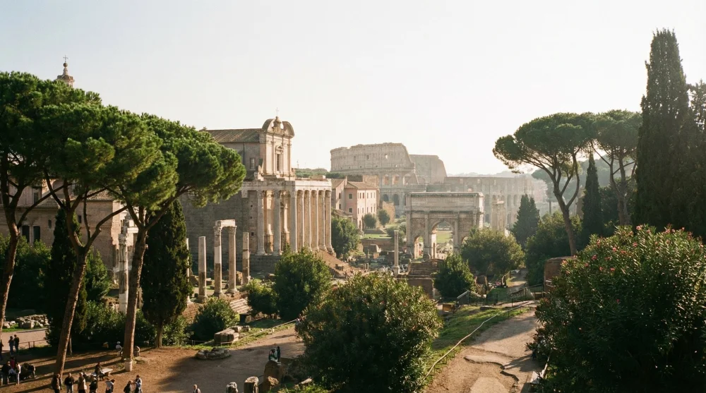 Palatino Tepesi'nden Roma Forumu kalıntıları ve antik tapınaklar