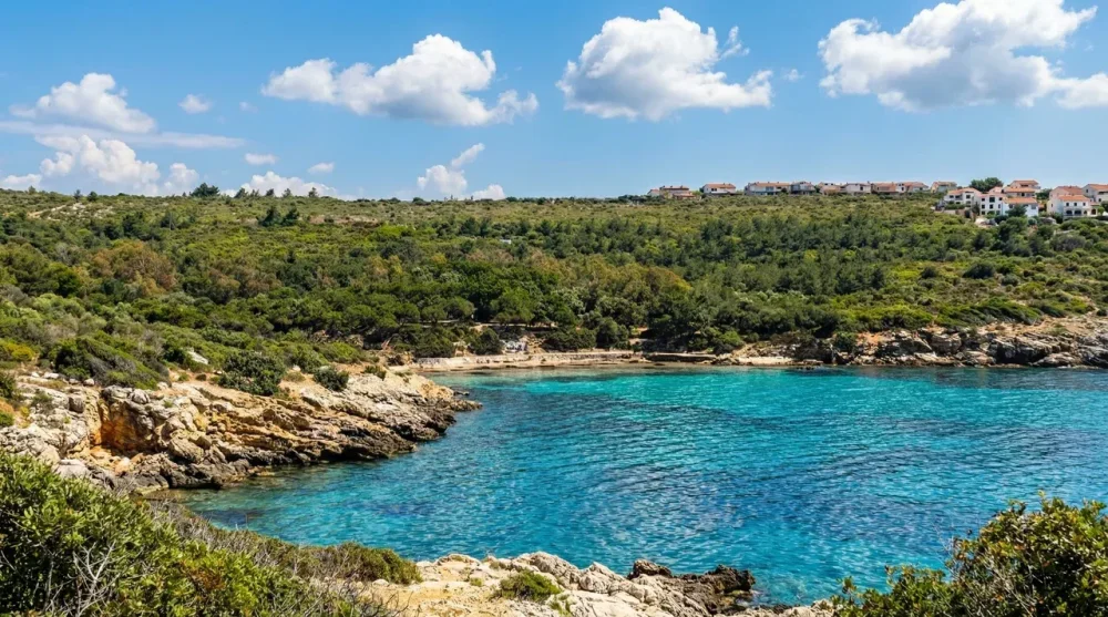 Seferihisar Ekmeksiz Plajı Açık mı? Kamp Alanı Var mı?