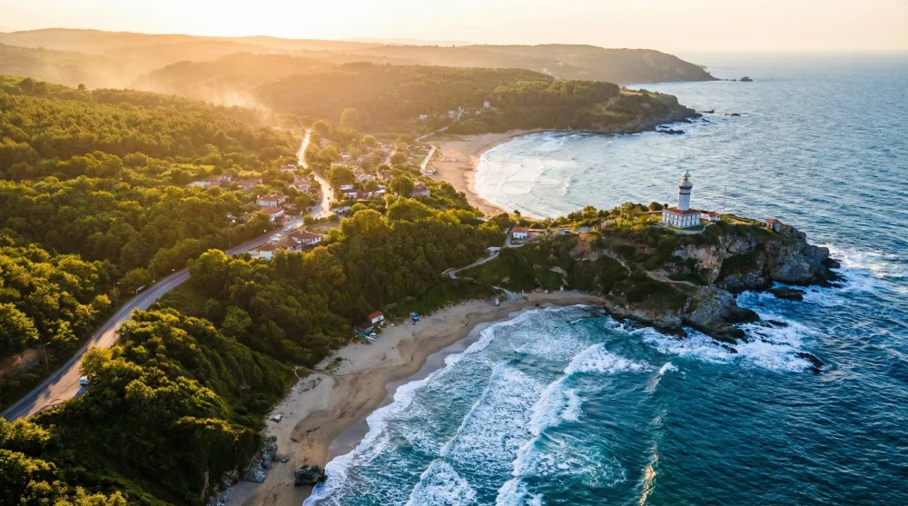 Şile sahil şeridi ve hemen arkasında başlayan yemyeşil orman kamp alanları