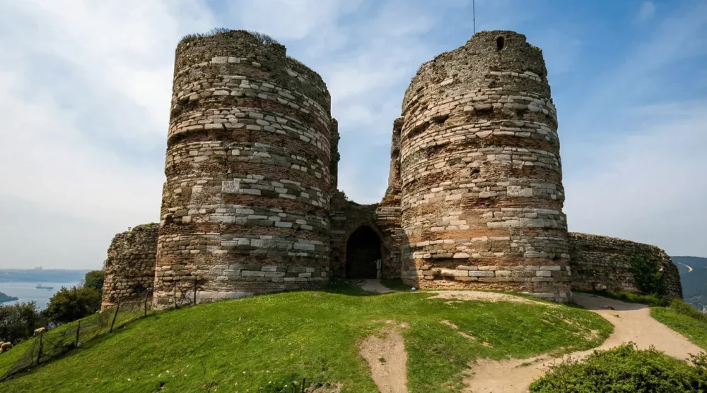 Yoros Kalesi Gezisi: Giriş Ücreti, Ulaşım ve Tavsiyeler
