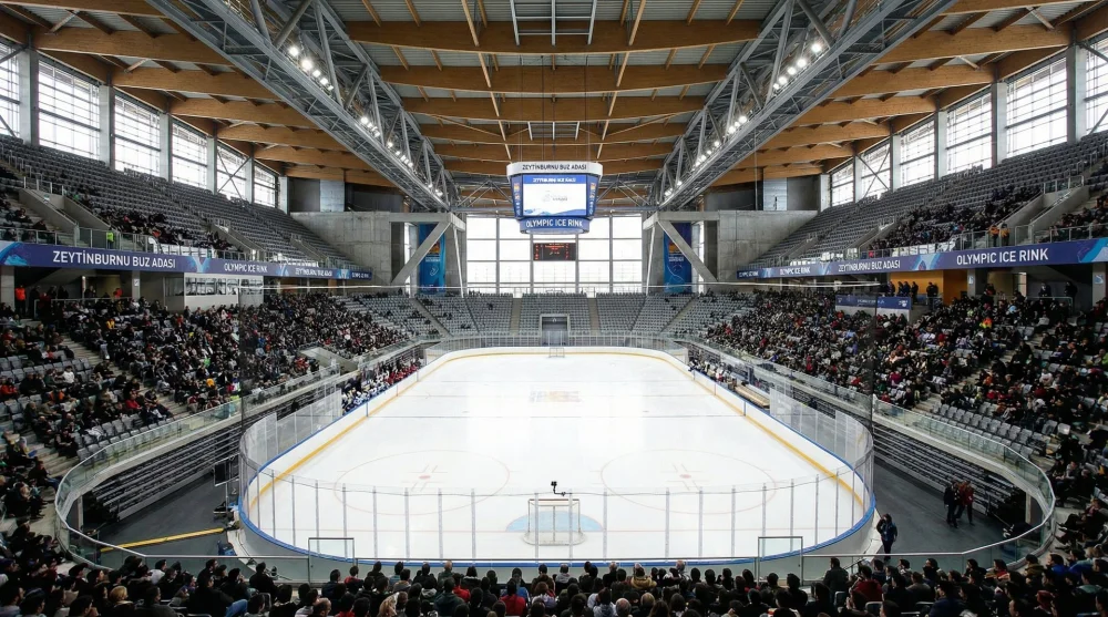 Zeytinburnu Buz Adası olimpik buz pisti ve geniş seyirci trib&uuml;nleri