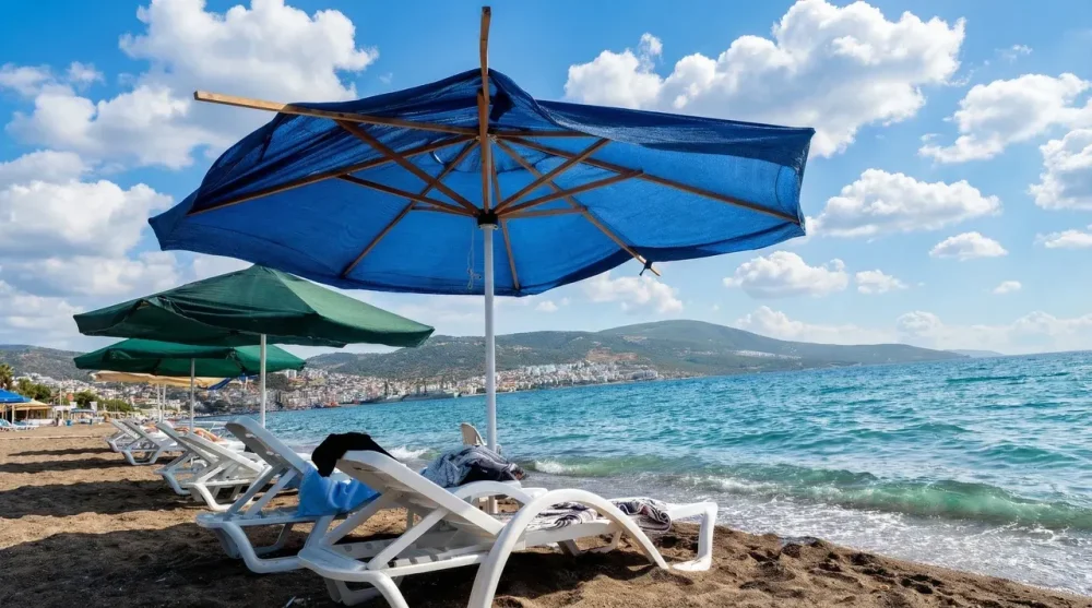 Dikili Halk Plajı: Denizi Nasıl, Şezlong Ücretleri Neler?