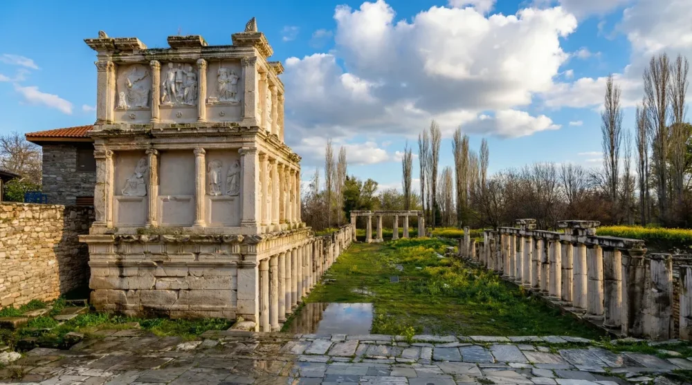Elaiussa sebaste antik kenti nekropol