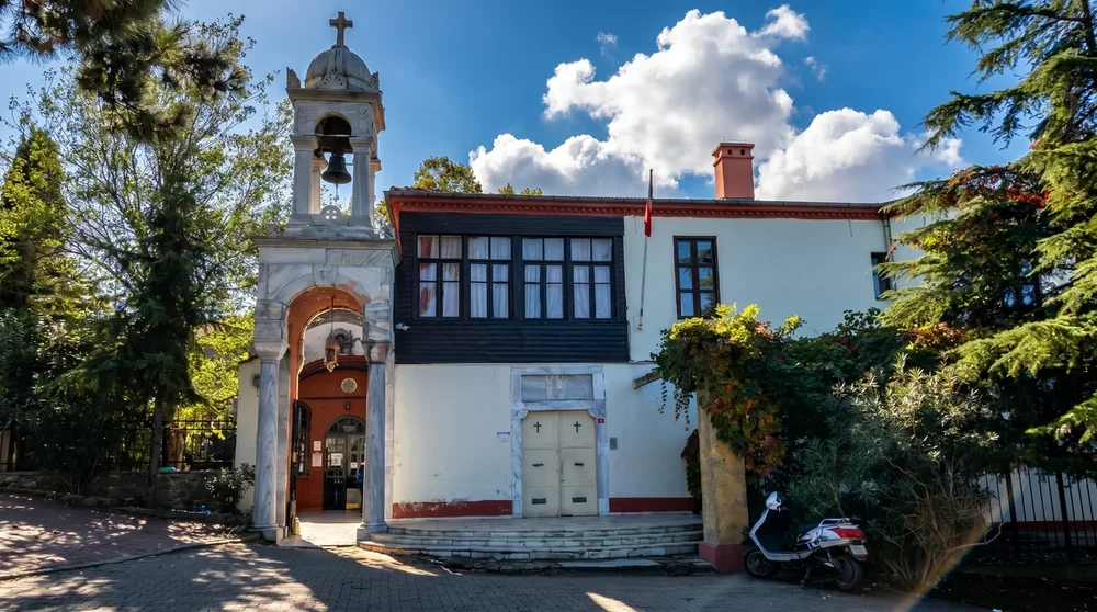 Büyükada Aya Yorgi Kilisesi: Ulaşım, Saatler ve Dilek Ritüeli