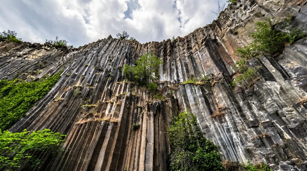 Boyabat Bazalt Kayalıkları Tabiat Anıtı: Nasıl Gidilir ve Yürüyüş Rotası