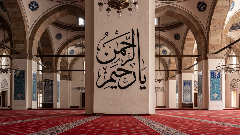 Bursa Ulu Camii yirmi kubbeyi taşıyan devasa sütunlar