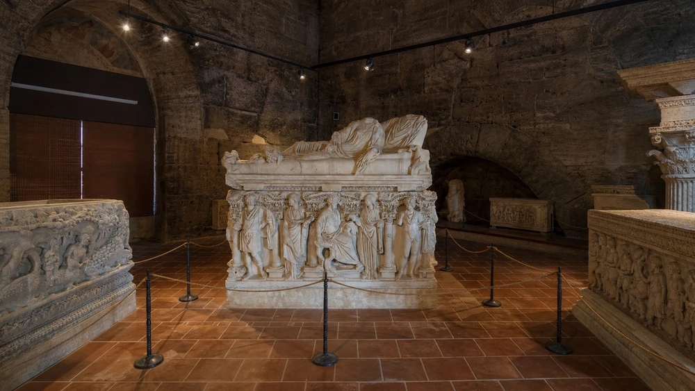 Hierapolis Müzesi'nde figürlü bir lahit kapağı