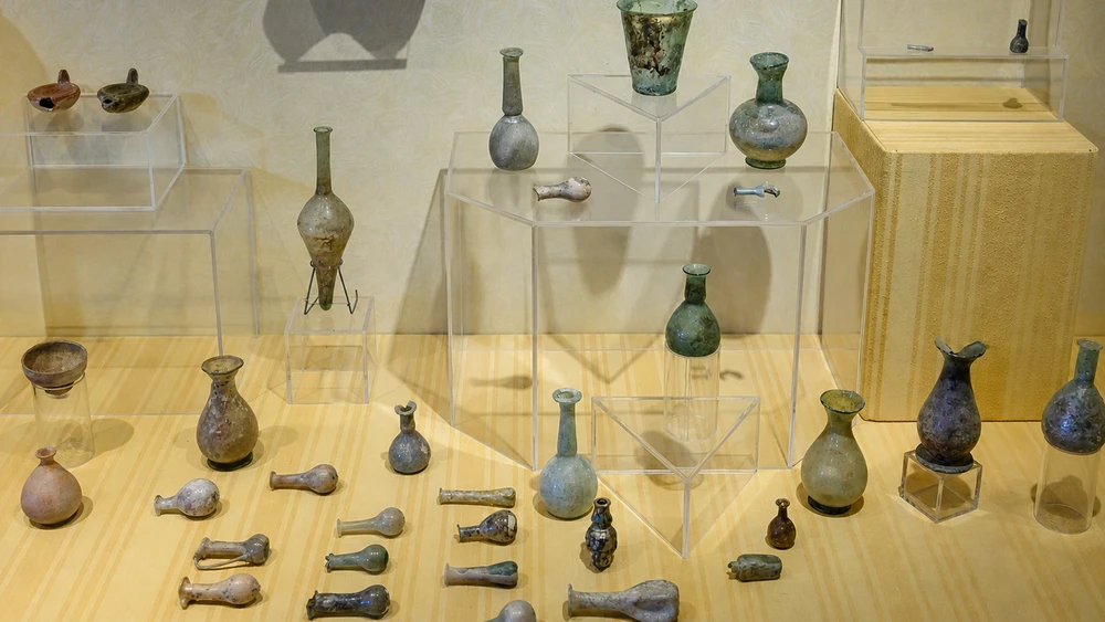 Hierapolis Müzesi'nde Roma dönemi cam eşyaları