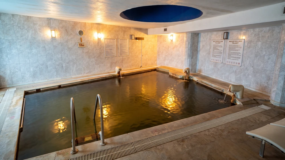 Karahayıt bölgesindeki kızıl termal su ve spa tesisleri