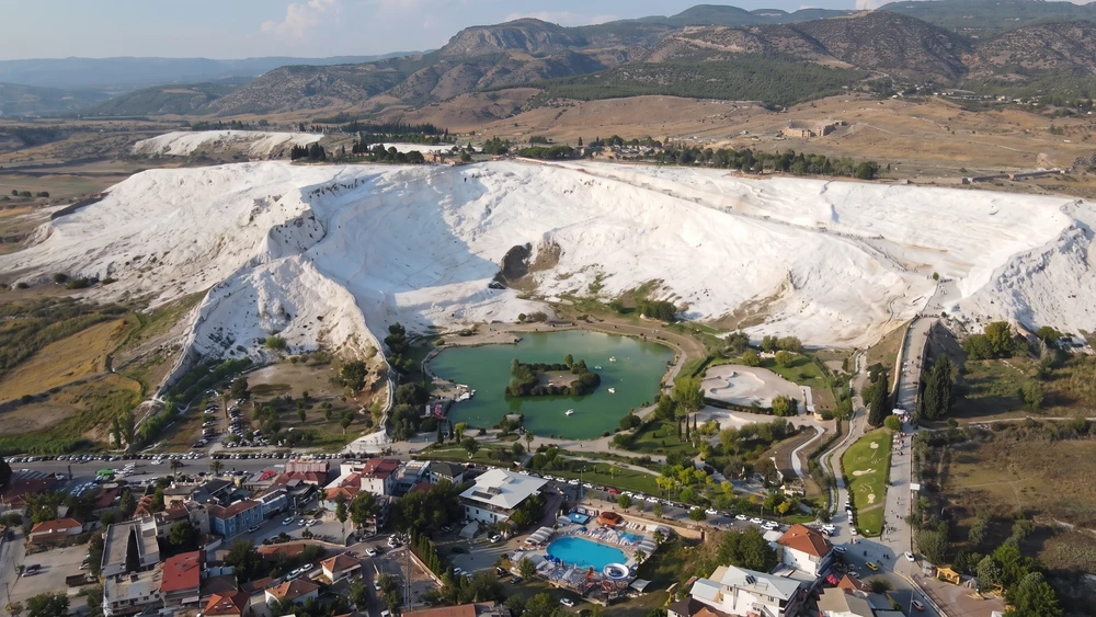 Pamukkale'de Drone Uçurmak: İzinler, Kurallar ve En İyi Çekim Noktaları